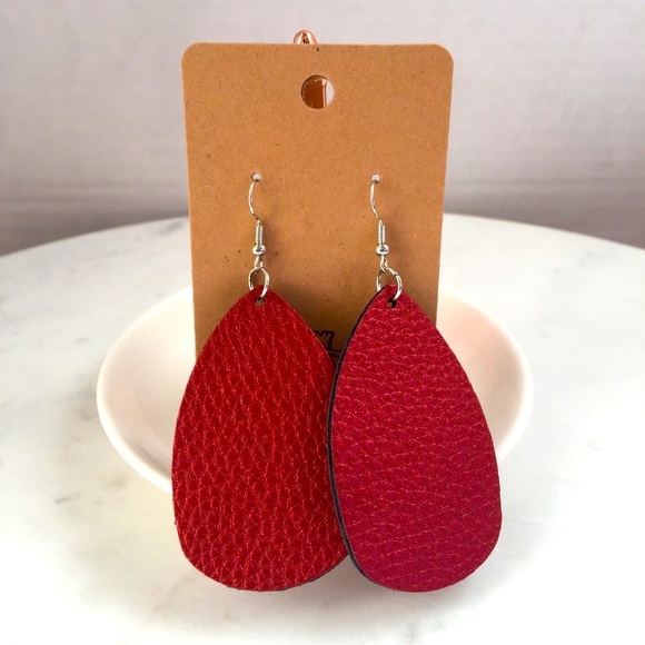 ⭐️ 5/$25 SALE ⭐️ RED EARRINGS - Picture 2 of 3